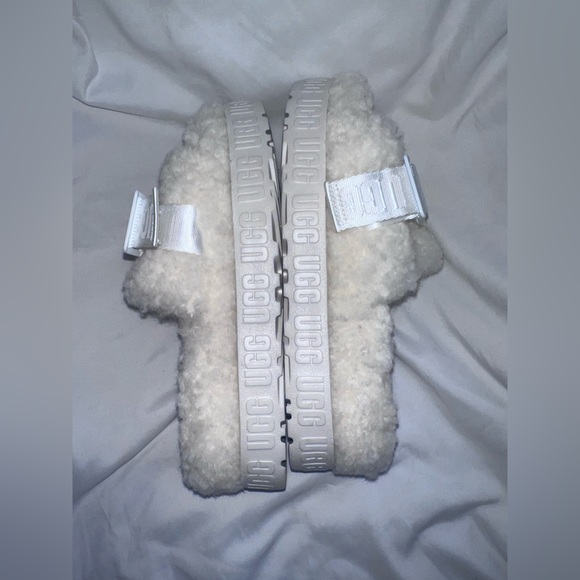 Ugg slides size 8 - Picture 4 of 5